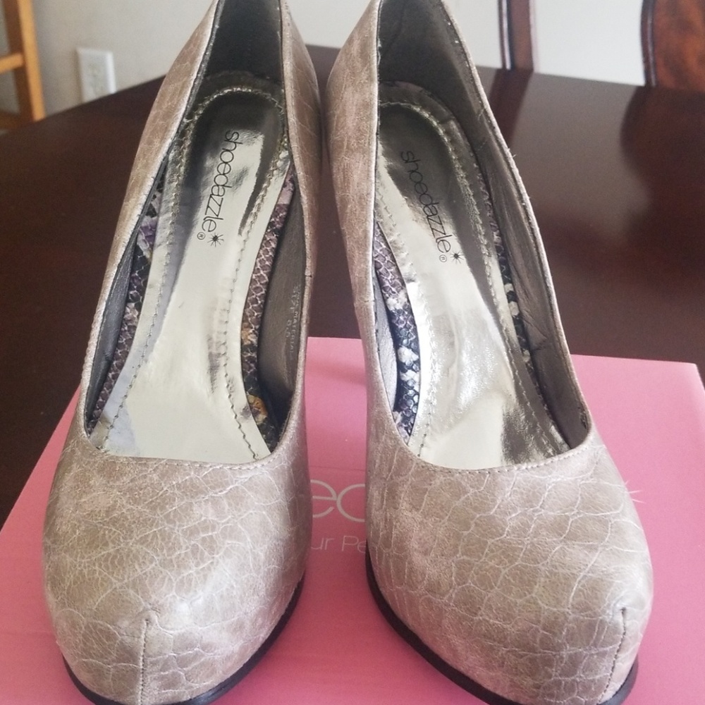 Shoes - Picture 2 of 4